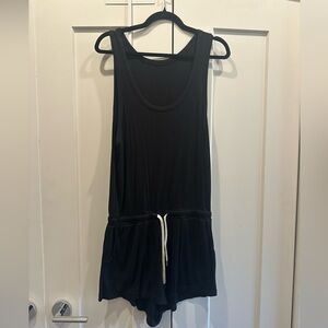 Vuori Black Ribbed Garment